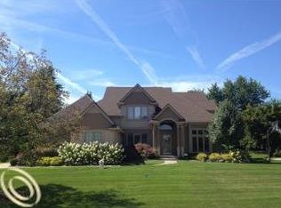 1961 Blue Grass Dr, Rochester Hills, MI 48306