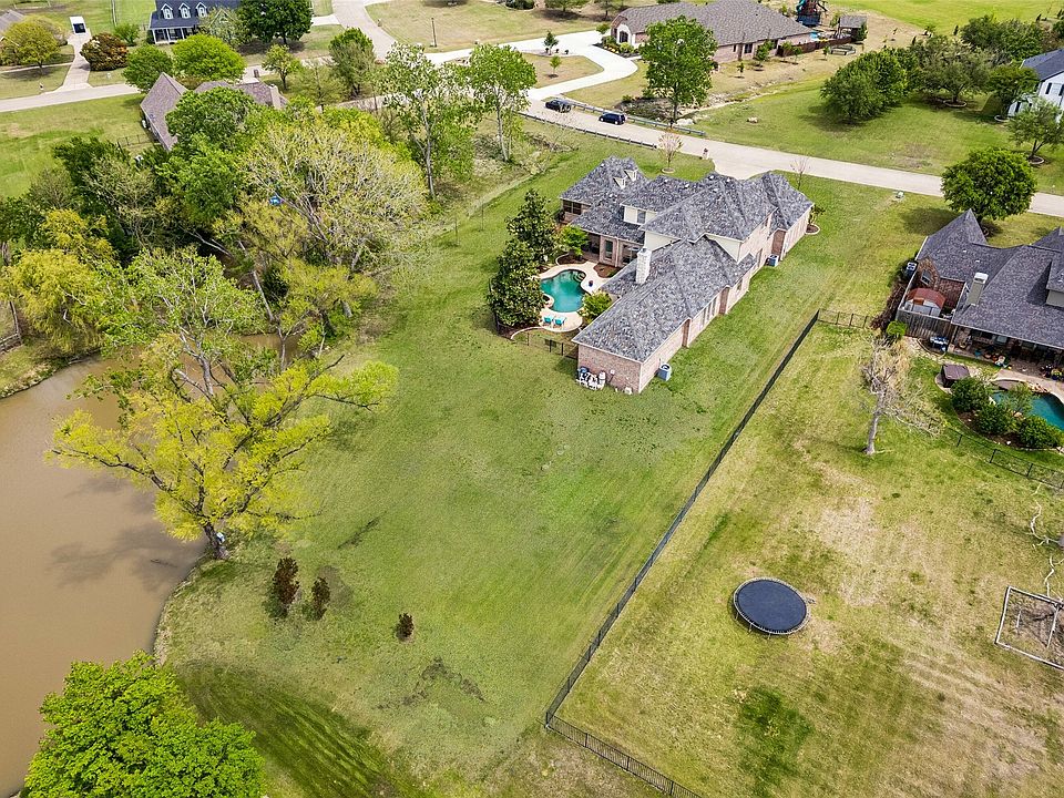 1st image of 1320 Lakeview Dr
