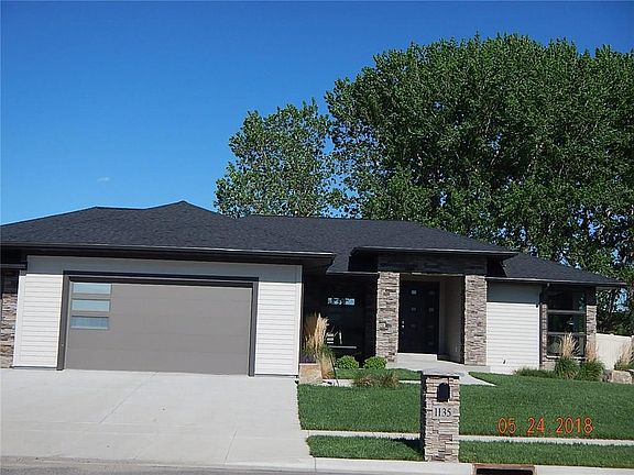 3rd image of 1135 Vineyard Way