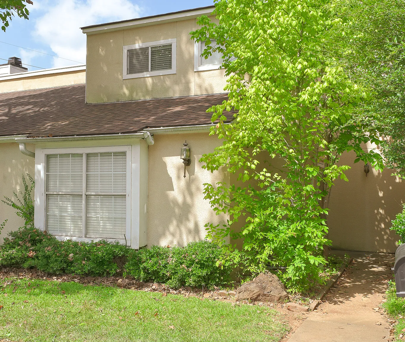 602 Kings Mountain Dr — Photo 1