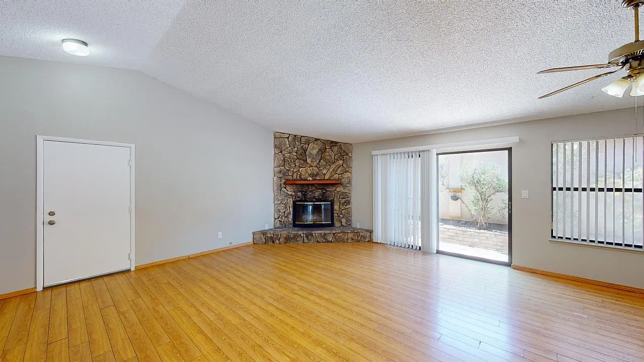2 bed, 1184 sqft, $1,645 — Photo 3