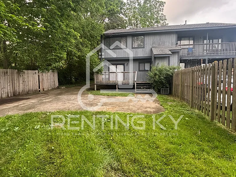 120-122 Nave Pl — Photo 3
