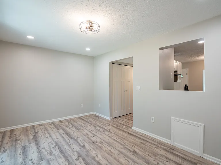 1315 S Senate Ave — Photo 4