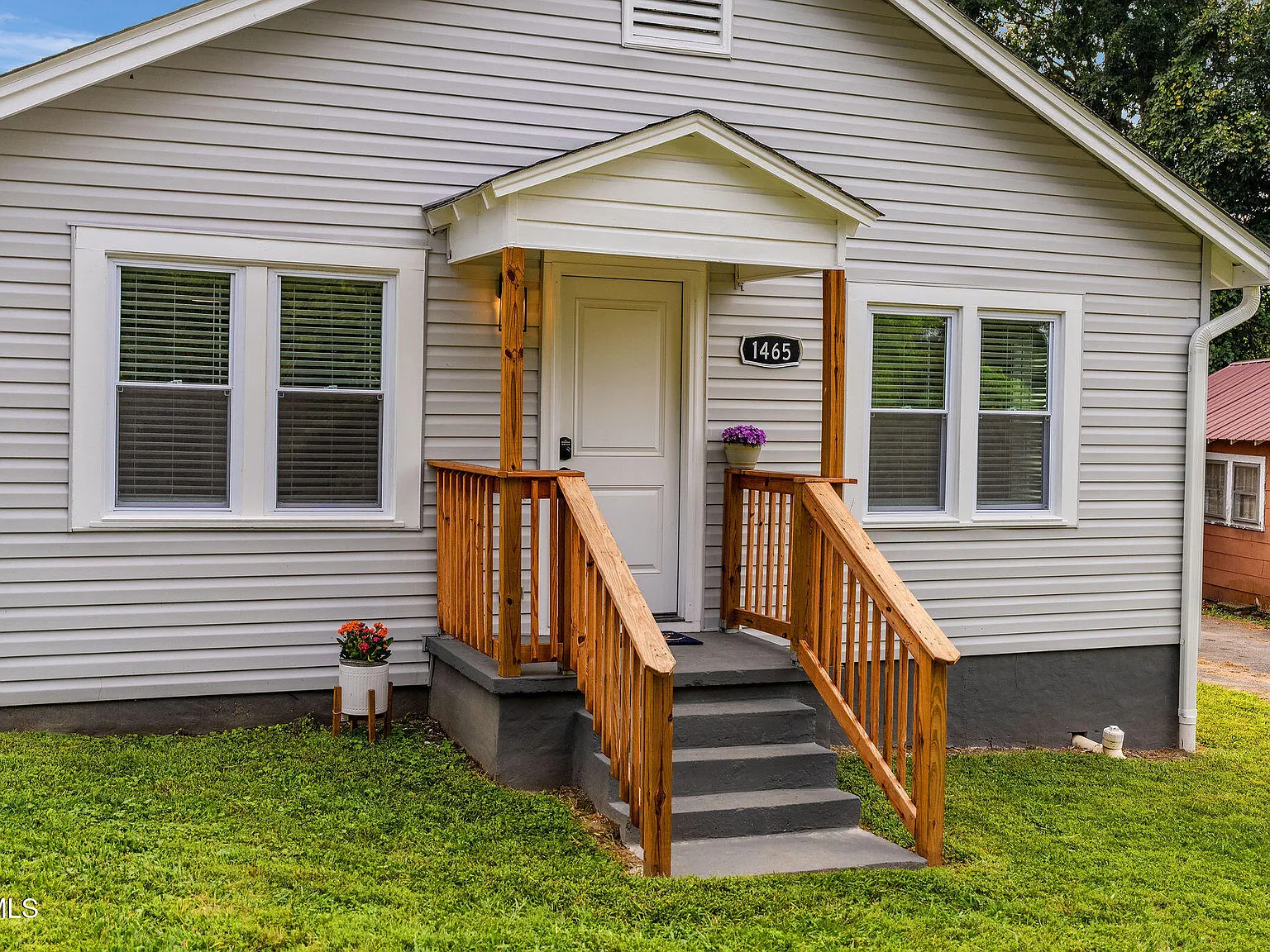 4 bed, 1152 sqft, $2,500 — Photo 2