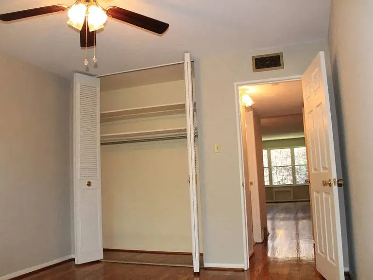 White Bluff Apartments — Photo 25