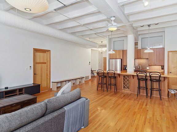 5th image of 5313 N Ravenswood Ave Unit 202