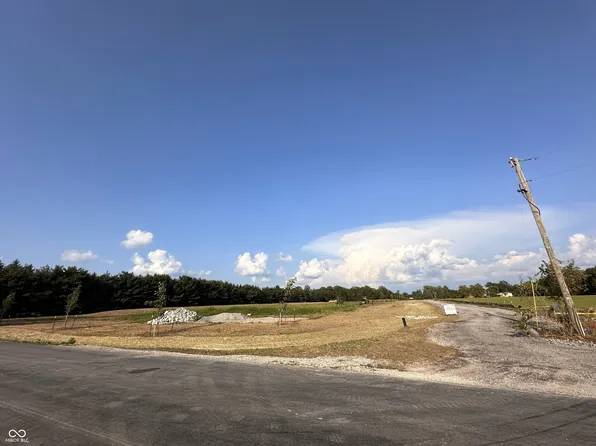 9696 Clover Ln, Brownsburg, IN 46112