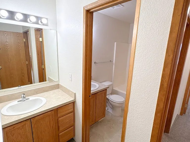 5631 N Hills Dr — Photo 12