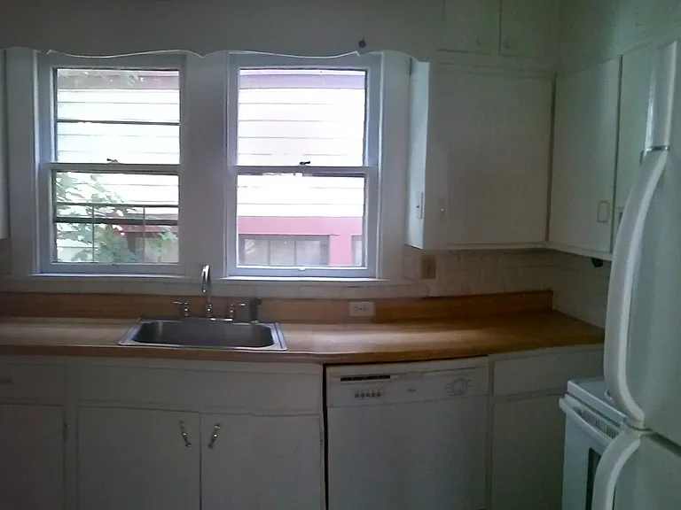 Highland Ave — Photo 8