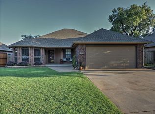 1012 NE 25th St, Moore, OK 73160