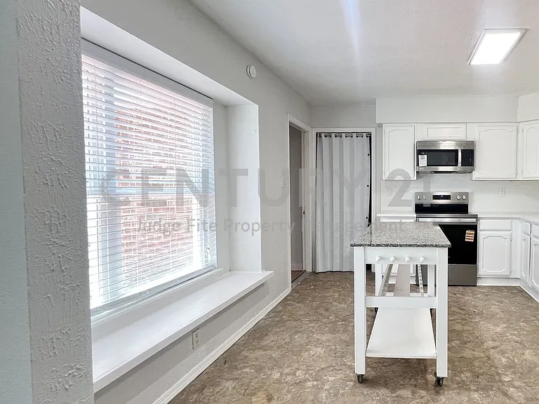 1308 Mistywood Ln — Photo 6