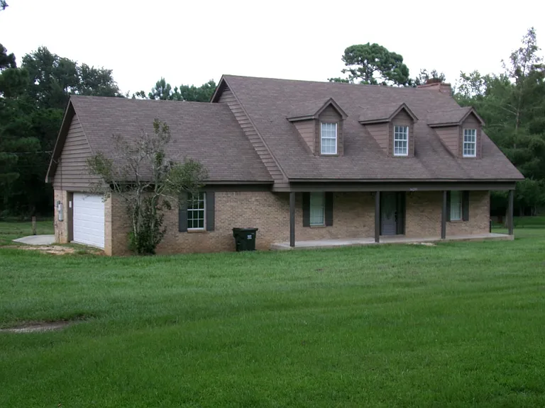 14299 Peterson Ln — Photo 3