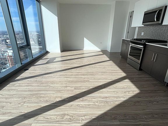 3rd image of 1303 S Michigan Ave #4309
