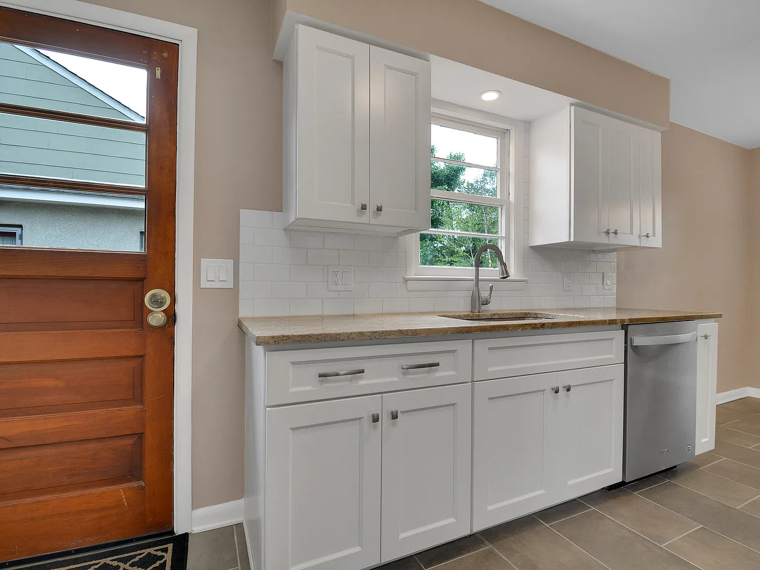 2 bed, 1000 sqft, $1,645 — Photo 3