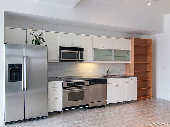 5th image of 350 W Ash St Unit 609