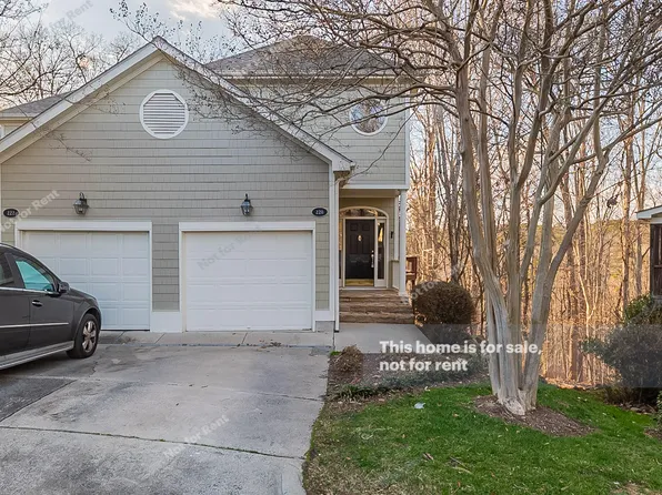 220 Columbia Pl W, Chapel Hill, NC 27516