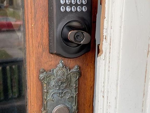 4th image of 2712 N Farwell Ave