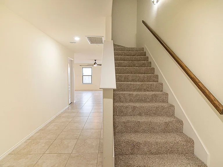 5607 Lone Star Loop — Photo 4
