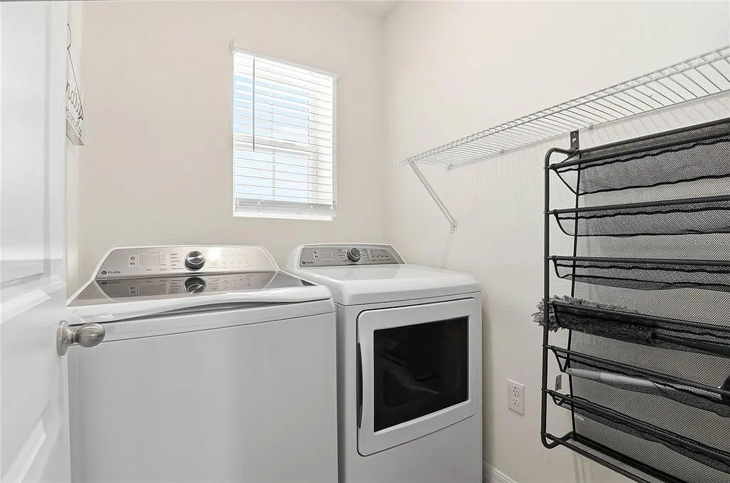 3 bed, 2.0 bath, 1546 sqft, $2,600 — Photo 4