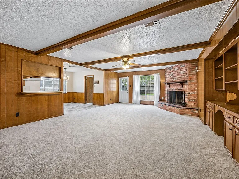 11926 Waldemar Dr — Photo 10