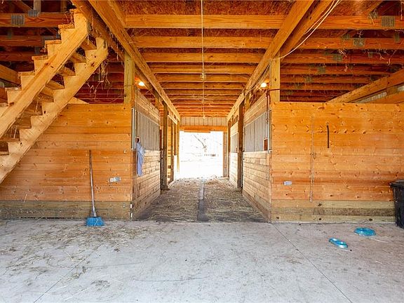 4th image of 74 Lake St