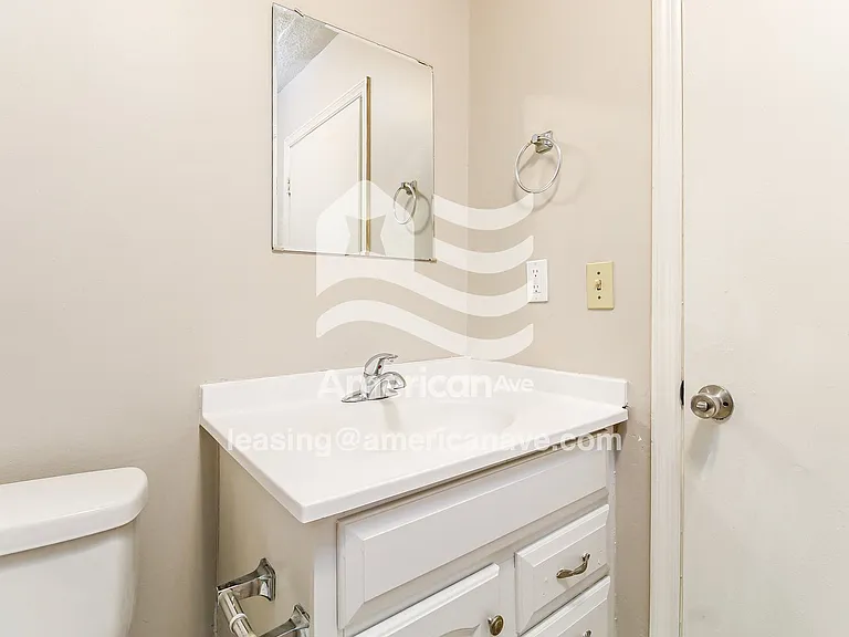 1410_013_bathroom_14.jpg