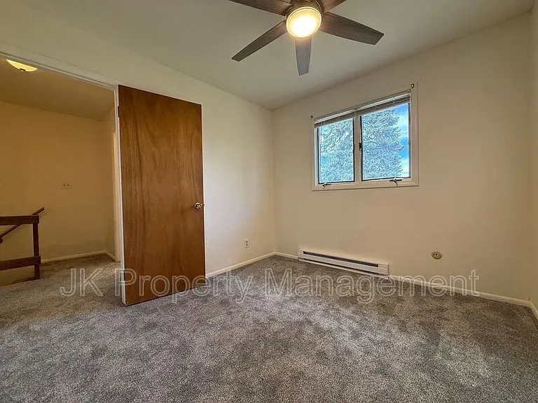 919 1st Ave SW #4 — Photo 18