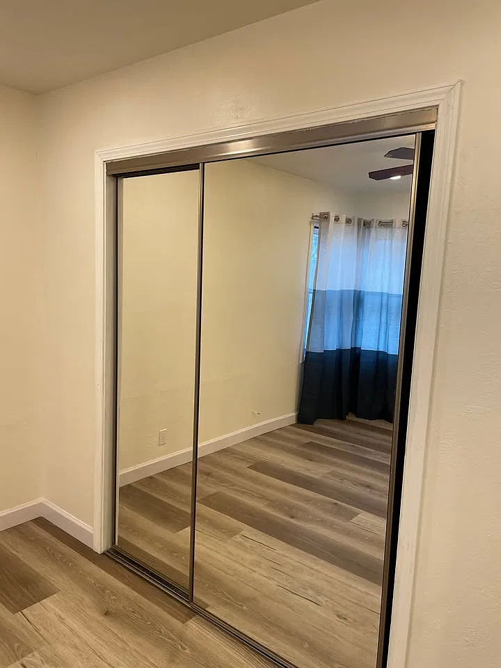 3 bed, 180 sqft, $1,000 — Photo 2