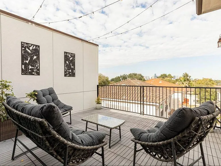 2525 Calumet St — Photo 19