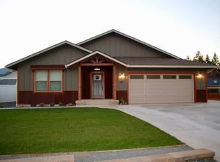 362 Burgundy Ln, Cave Junction, OR 97523