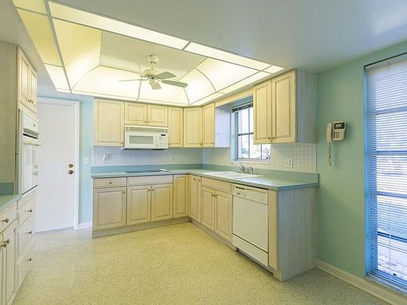 4th image of 11888 Walker Ave