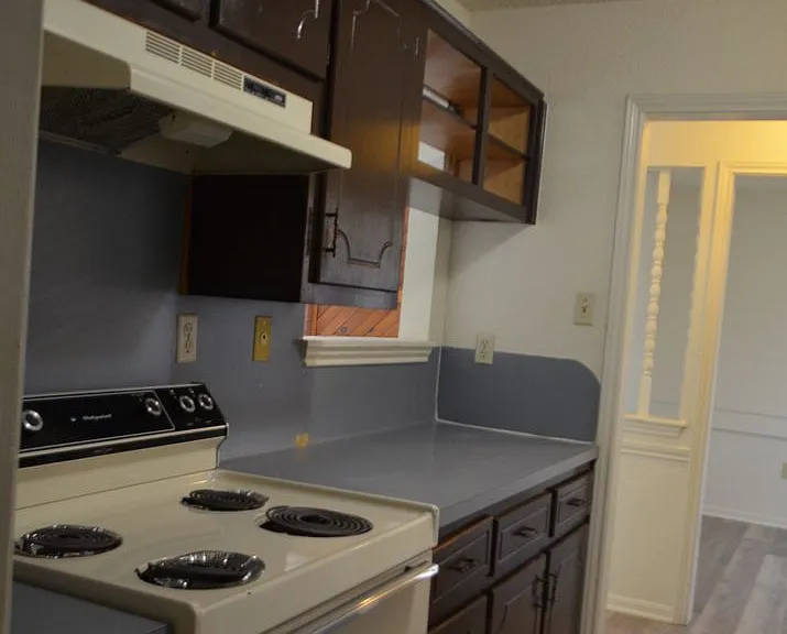 104 Spur Dr — Photo 5