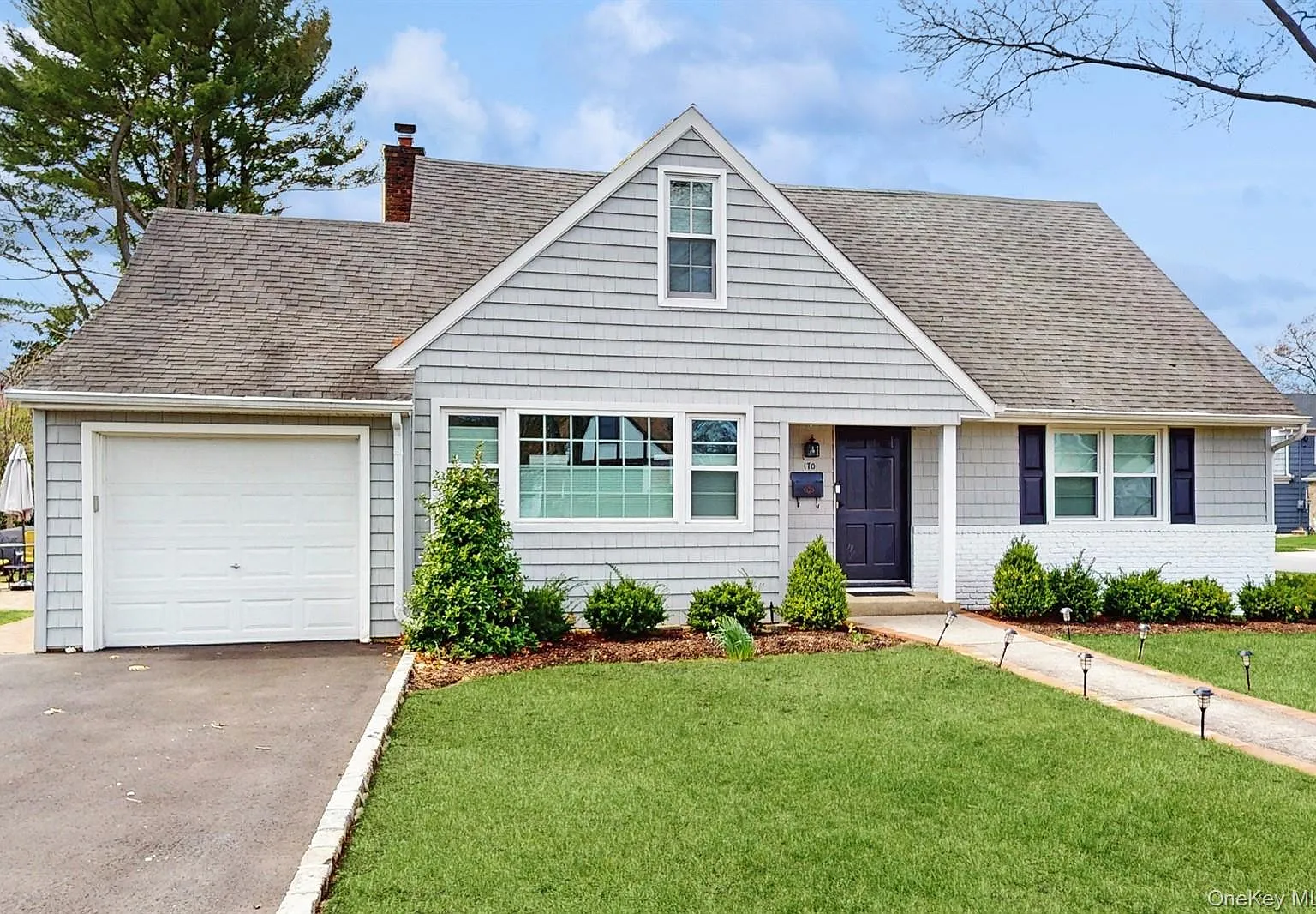 4 bed, 2.0 bath, 1428 sqft, $7,800 — Photo 1