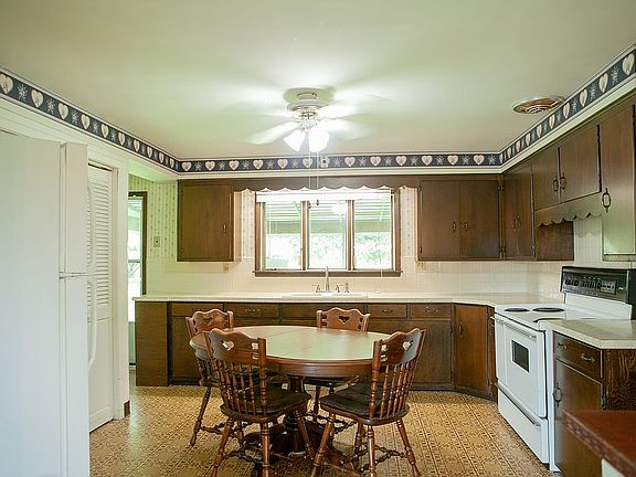 5th image of 8380 Wehrle Dr
