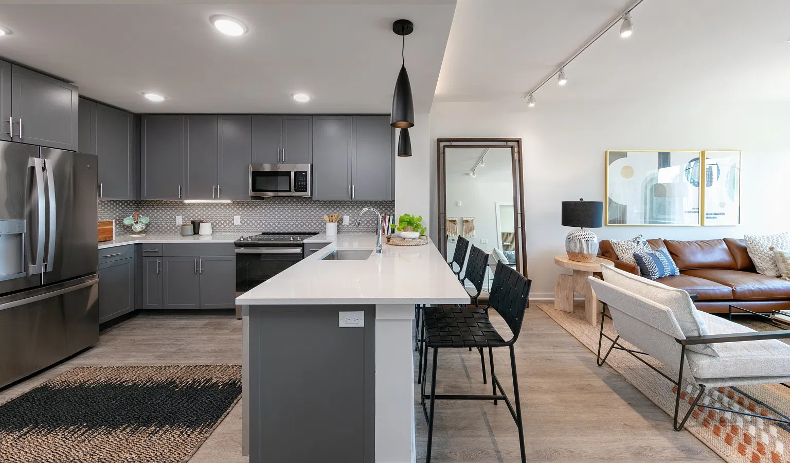 1 bed, 971 sqft, $5,184 — Photo 4