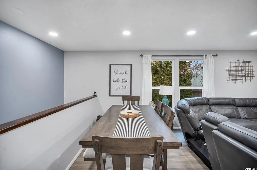 5 bed, 2500 sqft, $2,500 — Photo 3
