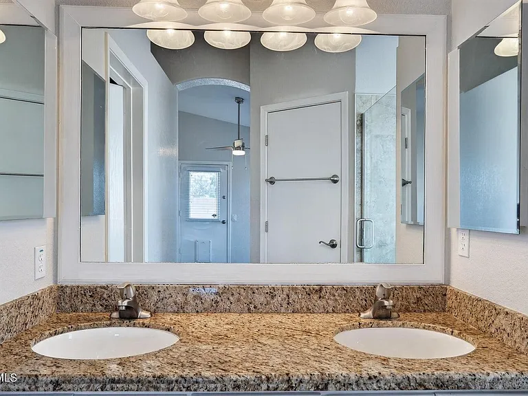 1948 E Carla Vista Dr — Photo 26