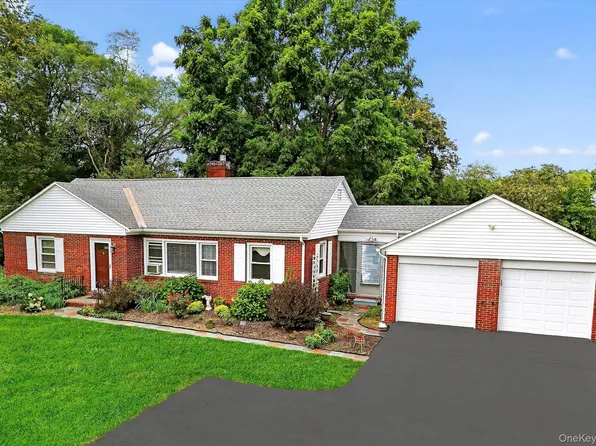 75 W Dorsey Lane, Hyde Park, NY 12538
