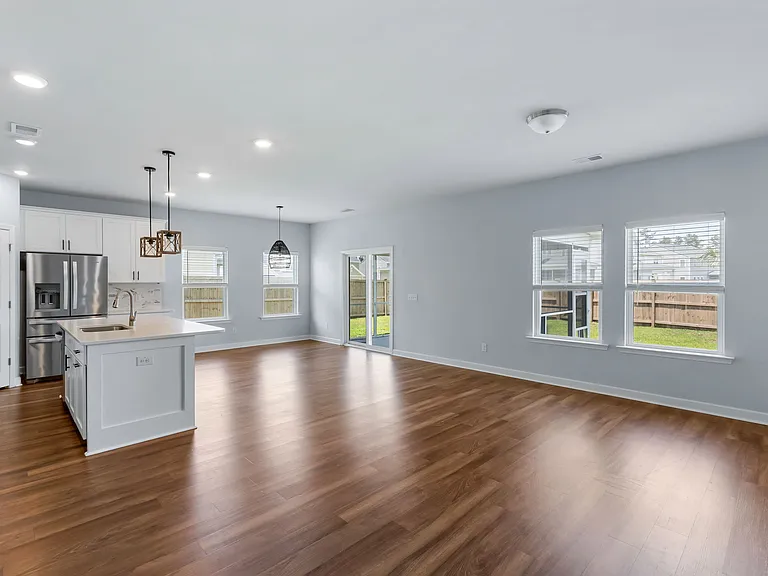 402 Carrara Dr — Photo 4