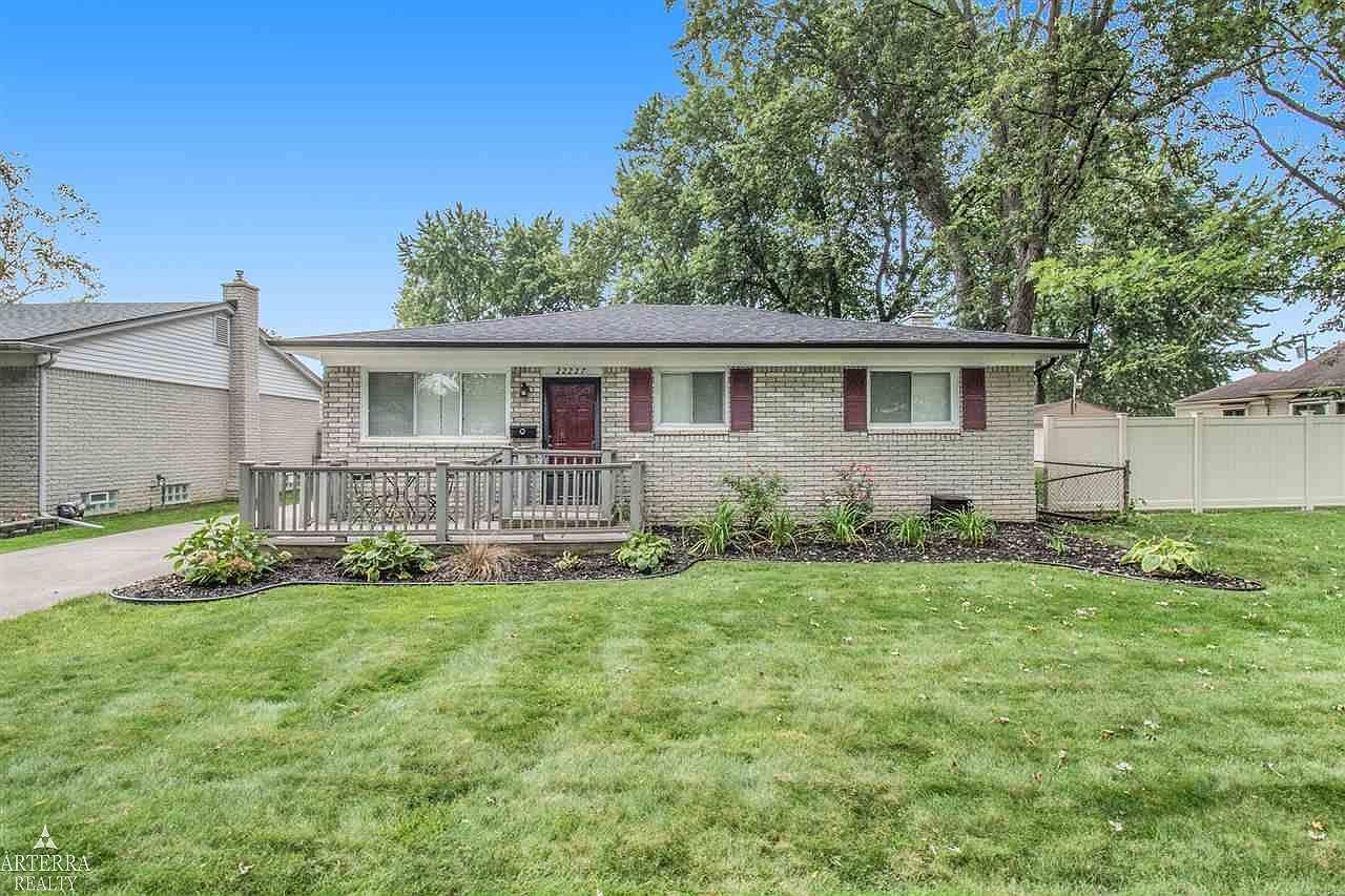 22227 Hoffman St, Saint Clair Shores, MI 48082 Zillow