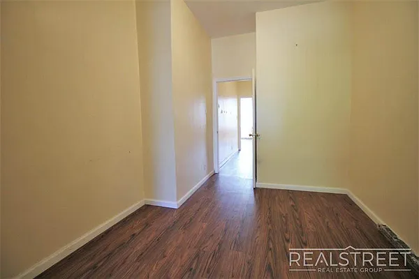 Rented by Real Street Inc | media 4