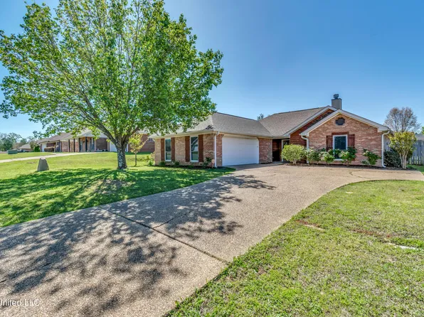 215 White Oak Pl, Pearl, MS 39208