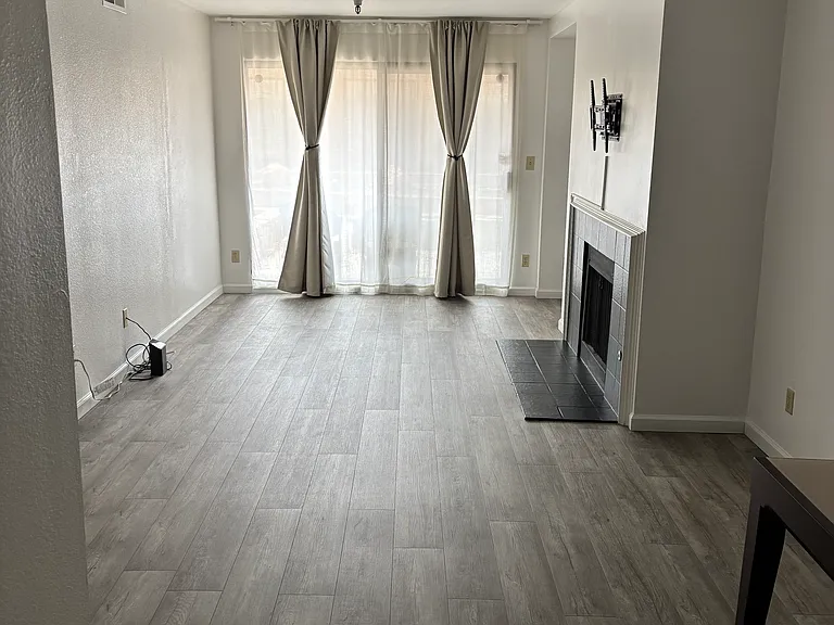 1400 Carpentier St #131 — Photo 2