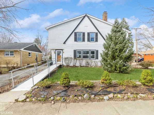 346 Dalton Ave, Mundelein, IL 60060