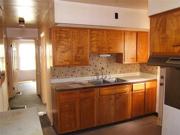 3rd image of 1252 Linda Vista Ave