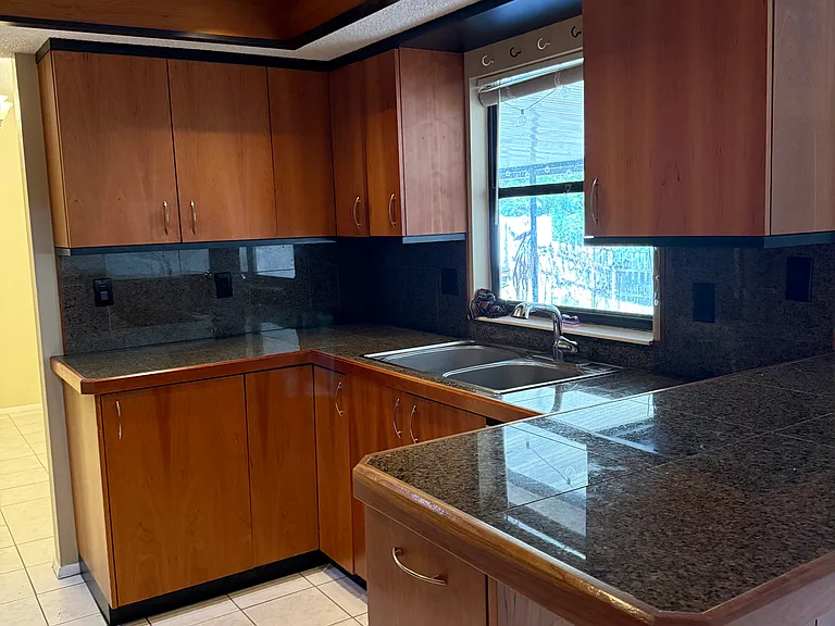 356 Hammock Dr — Photo 4