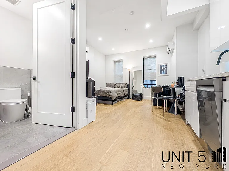 1118 Putnam Ave #1A — Photo 3