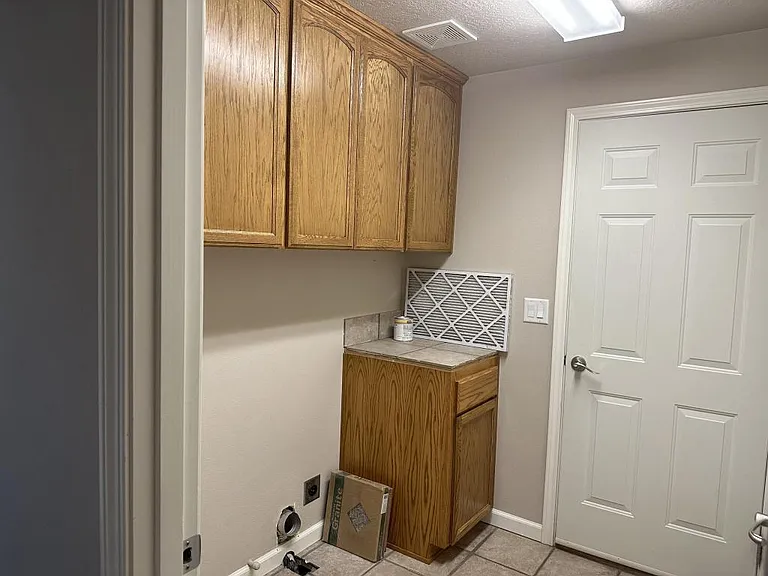 945 Willowdale Ave — Photo 12