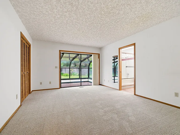 11306 SE 19th St — Photo 21