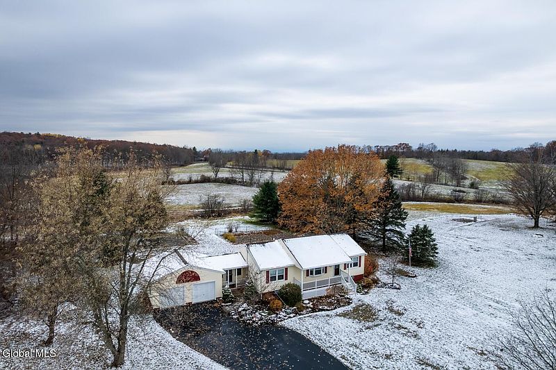 2nd image of 195 Birds Hill Road